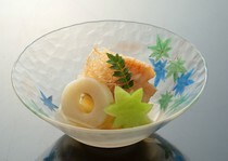 寿司　HASEGAWA　西麻布店_點綴套餐的季節料理「燉菜　炸煮吉次魚」