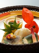 寿司　HASEGAWA　西麻布店_可品味到四季替換、享受季節恩惠的「源氏＜十品＞」