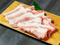 豚美福島店_快速炙烤日本豬，能夠品嘗香甜油脂的「兵庫縣產和豬 烤涮兩吃拼盤」