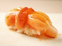 鮨　城間_多樣的時令食材也是絕品！散發清爽香氣和絕妙味道的『貝類壽司』