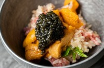 USHINIKANABO 麻布十番_搭配奢華配料的「羽釜近江牛炊飯」