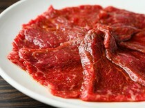 焼肉ROSU軒　麻布十番本店_享用將牛肉和醬汁搭配在米飯上的「後腿肉下側 醬料里肌肉」