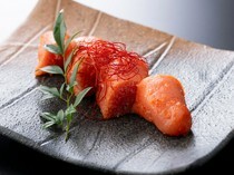 博多 內臟鍋 YAMANAKA 銀座店_在調味液裡長時間低溫醃漬，柔和且帶有柚子風味的佳餚「芥末明太子」