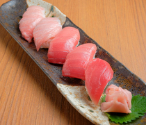 天下廚房 大起水產 八軒家濱 Maguro-stadium_新鮮度極佳的黑鮪魚讓人不禁露出微笑「鮪魚5種拼盤」