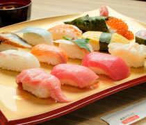大起水產迴轉壽司 道頓堀店_可以充分體驗製作壽司的樂趣「壽司製作體驗 5000日幣方案」