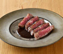 東京和食 RIKUU 惠比壽店_悠悠燉煮，柔軟且充滿美味的珍貴部位「烤黑毛和牛上等肩肉」