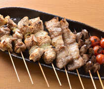 北海道燒鳥 ITADAKI CoccoChan 五反田店_可以便宜地品嘗當日推薦的烤雞肉串「烤雞肉串拼盤」