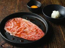 FIFTY-FIVE　TOKYO  惠比壽店_招牌菜。盡情享受入口即化的美味！「絹里肌肉3秒炙燒」1片