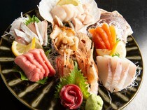函館 大家的居酒家 SUZUYA_新鮮打撈！可以品嘗到鮮美多脂海鮮的「刺身拼盤」