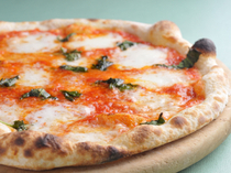 義大利料理  BOCCA BUONA_瑪格麗特披薩（番茄、起司、羅勒）