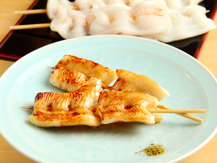 鮨處 TSUNODA_剝皮後生烤至蓬鬆酥軟的『海鰻燒』