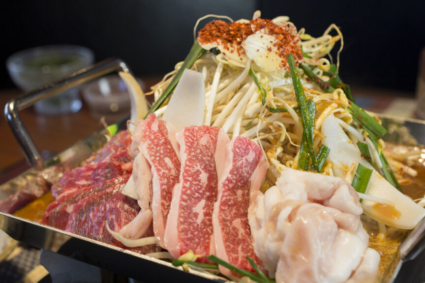 GYUUTON對抗賽　品牌牛、島豬（沖繩名產）整頭購入的肉類料理專店_菜餚