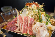 GYUUTON對抗賽　品牌牛、島豬（沖繩名產）整頭購入的肉類料理專店