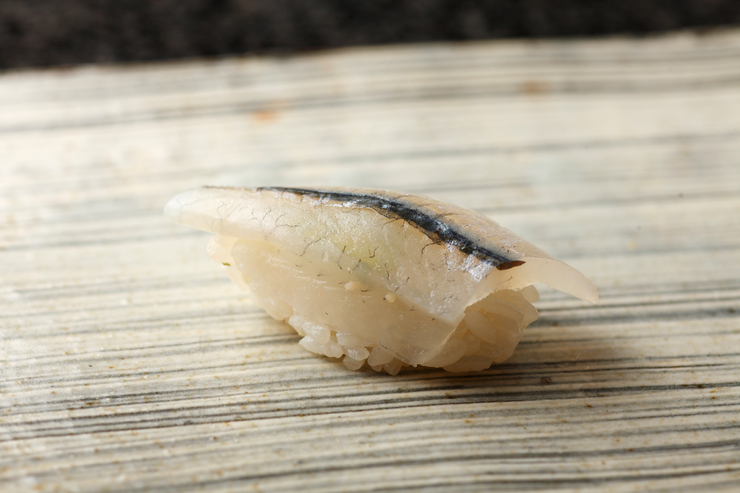 鮨金坂_以醋漬方式享用口味清淡魚肉的『針魚』