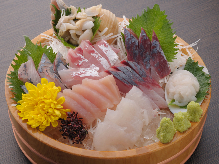 魚屋 Oaji_品嚐鮮美魚類　　刺身拼盤　『木桶裝 五種魚類』