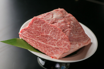 鐵板 松阪屋_紅肉與油脂的黄金比例『腰內肉 100g』