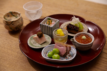 FUSHIKINO_放入季節美味的『八寸、配酒佳餚拼盤』