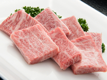新村畜產　都城店_肉質柔軟，富含肉汁的『上選五花肉』