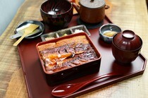 日本橋  玉（TAMAI）  本店_本店招牌菜「箱飯」- 中盒（附醃漬物和碗物）