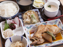 食事處螃蟹大陸_含有烤魚或日式紅燒魚的當日特餐『大陸便當』