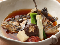 美魚・酒　善MITSU_煮鱼——“干烧黑鲷”烧出该鱼特有的美味
