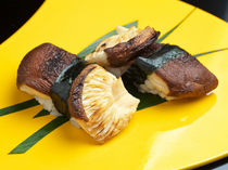 本店加賀彌助_【冬～春限定】提取出食材美味的單純調味的『香菇握壽司』　