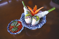 亞洲香草餐廳　CAFE KURUKUMA_香菜、薄荷、罗勒组成的味道，令人吃上瘾的『生春卷』