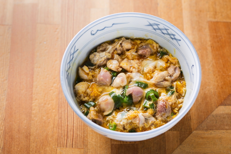 Asagaya-Bird-Land_以口味奢華的奧久慈土雞的雞骨高湯製作的『鬥雞親子蓋飯』