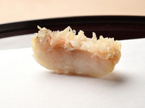 京星_職業廚師的廚藝大放光彩。酥脆的皮孔讓人感動的「方頭魚」