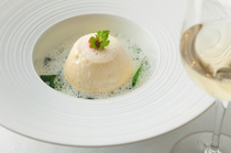 l’Auberge de l’ill Tokyo_本店特殊料理之一的『Grenouille的慕斯林奶油餡‘Paul Haeberlin’』
