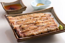 鰻魚 魚政_追求鰻魚原本的味道和柔嫩感的「清烤坂東太郎（頂級） 」
