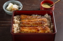 橋本_炭香、鰻魚和醬汁三位一體的「鰻魚蓋飯 高級」