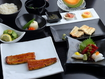 鰻魚　駒形　前川　丸之內店_以用創業以來的老湯醬汁製作的汁烤鰻魚為主的「前川套餐」