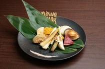 鐵板Dining SEEKS_透過鐵板慢烤引出甜味的「烤蔬菜」