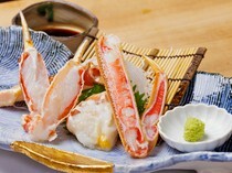 螃蟹料理  兼綱_可以享受螃蟹天然的甜味和風味的「松葉蟹刺身」