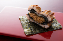 照壽司_以厚實柔軟的肉夾著白米飯的『天然鰻魚』