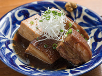 居酒屋 Marusa本店_醬油調味豬五花肉，慢燉到軟爛，「沖繩風東坡肉」