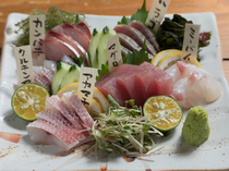 居酒屋 Marusa本店_用當日進貨的最高鮮度級魚材製作「刺身拼盤 6味盛」