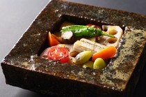 日本焼肉HASEGAWA　表参道店_由陶藝藝術家「內田鋼一」×蔬菜營養師精選蔬菜