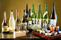 熟成刺身與美酒 京都HITOSHIO_「日本酒」以京都當地酒為首，備有豐富的日本全國名酒