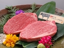 燒肉TAKACHAN_A5等級的腰內肉當中也嚴選“特等”品質的『＜特選＞和牛夏多布里昂牛排