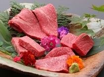 燒肉TAKACHAN_腰內肉、腿肉、里脊＋每日替換1〜2種。也可點客製化的『＜特選＞和牛「極」拼盤』