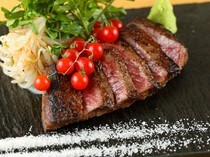 肉酒吧SHOUTAIAN　澀谷店_能品嚐到清爽脂肪及濃厚赤身美味的『A5等級黑毛和牛牛排　牛臀肉』