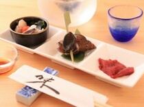 壽司割烹空海_美味的稀有鯊魚心臟。與日本酒非常搭配、豐富多彩的「開胃菜拼盤」