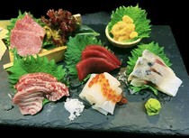 旬鮮魚和炭火燒   緣_從全國各地採購的鮮魚 「5種生魚片拼盤」