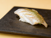 壽司 NAWO㐂_「當季白肉鱼」：盡情展現金澤此一白肉魚寶庫的優勢！高級鮮味和口感都好誘人！