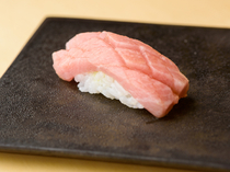 壽司 NAWO㐂_「鮪魚」：不限產地，一律進貨當天狀態最優的！