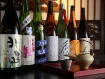 酒餚 大阪饅福堂_講究能感受到米之鮮味的純米酒，約40〜50種的「各種日本酒」