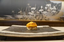 龍月 SUSHI_可以享受只有海膽風味的『海膽試吃比較』握壽司