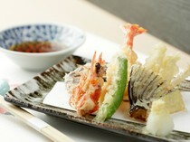 壽司割烹喜成_能嚐到新鮮海鮮或季節性青菜。珍惜素材美味所油炸出來的『天婦羅拼盤』